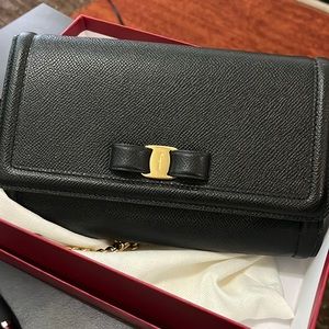 SALVATORRE FERRAGAMO BOW CROSS BODY BAG BLACK